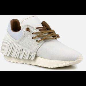 Esseutesse Fringe Sneaker White